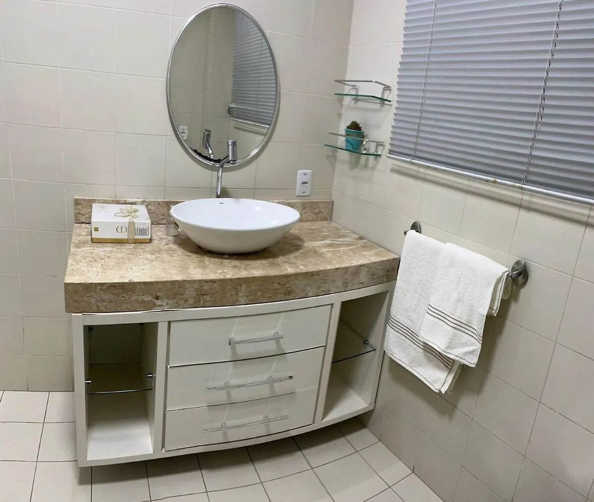 Amplo Apartamento No Centro De Porto Alegre 0*,  Brazília