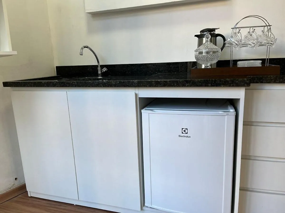 Amplo Apartamento No Centro De Porto Alegre